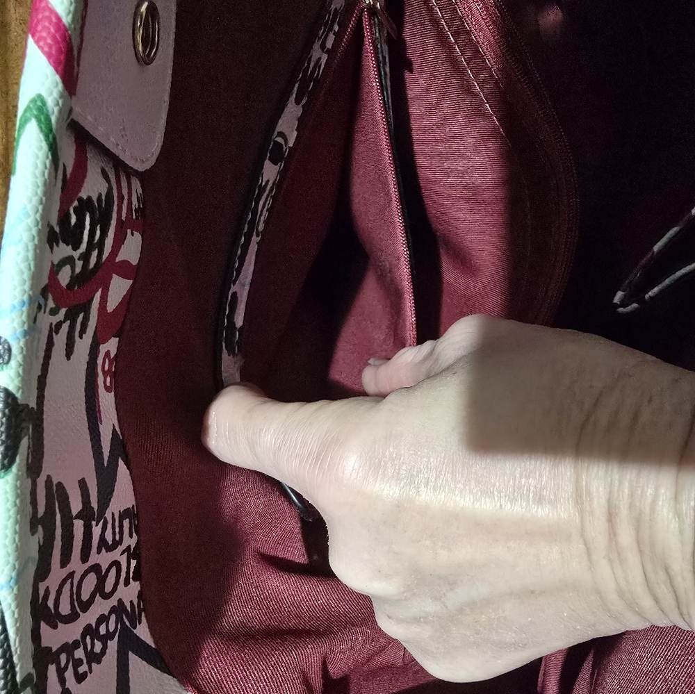 Brand new shoulder bag with tags on the bigger bag - Picture 5 of 16